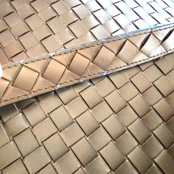 Authentic Bottega Veneta Flat Shoulder Bag - Golden Metallic Intrecciato Leather - Picture 11 of 16